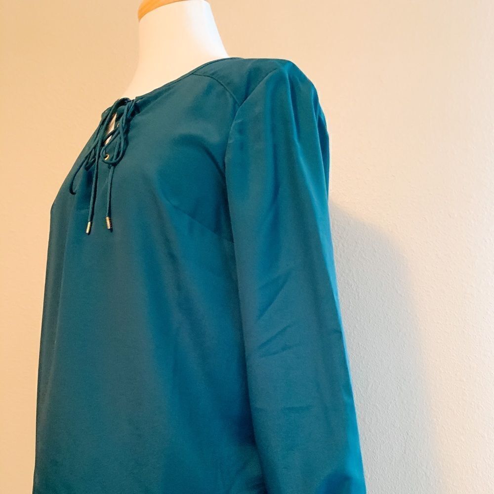 Jones New York NWT green blouse - Picture 2 of 2